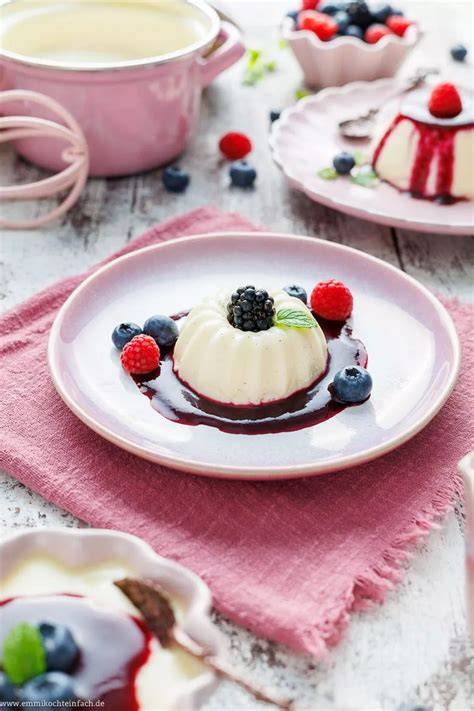 Bild: Grundlagen der Panna Cotta - Vanille, Gelatine, Sahne