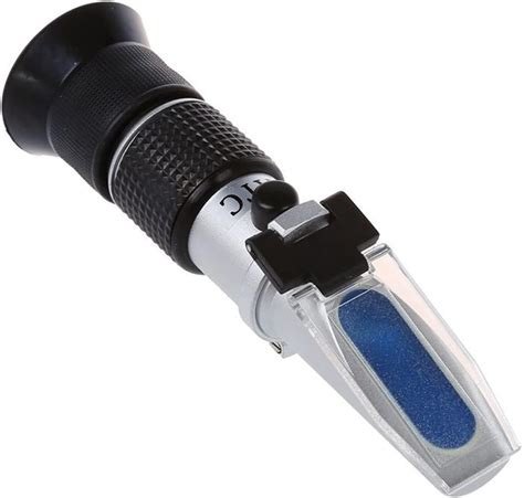 Bild: Handrefraktometer mit Saftprobe