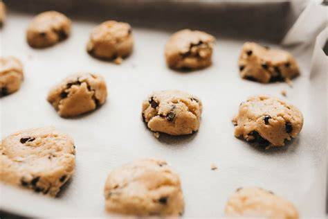 Bild: Haselnuss-Schokocookies auf Backblech