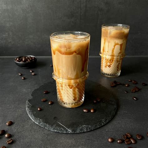 Bild: Iced Caramel Macchiato mit Hafer-Barista-Schaum (Vemondo)