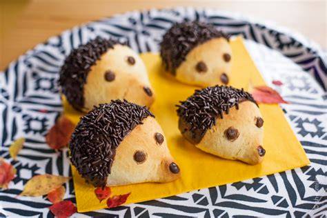Bild: Igel-Teig-Igel in der Kuvertüre