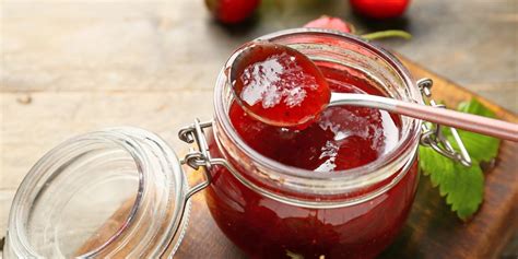 Bild: Marmelade mit Rhabarberbestandteilen aus Schalenresten