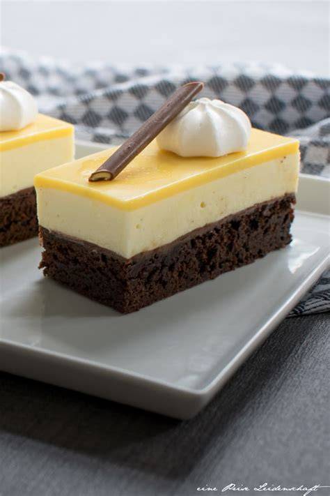 Bild: No-Bake-Schokobon-Schnitten - Boden, Creme und Ganache in einer Form