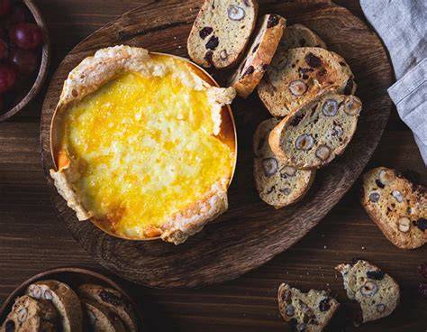 Bild: Ofenkäse mit Pistazienpaste auf Brot