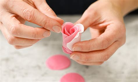 Bild: Rosendarstellungen aus Marzipan