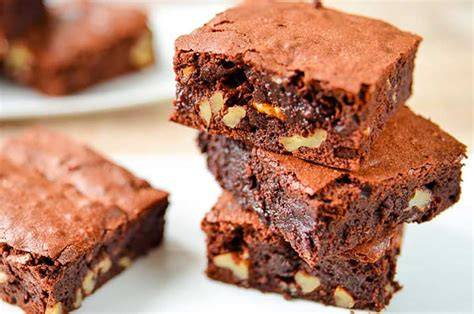 Bild: Schokoladen mit ungewöhnlichen Füllungen (Brownie, Dattel, Honigwabe)