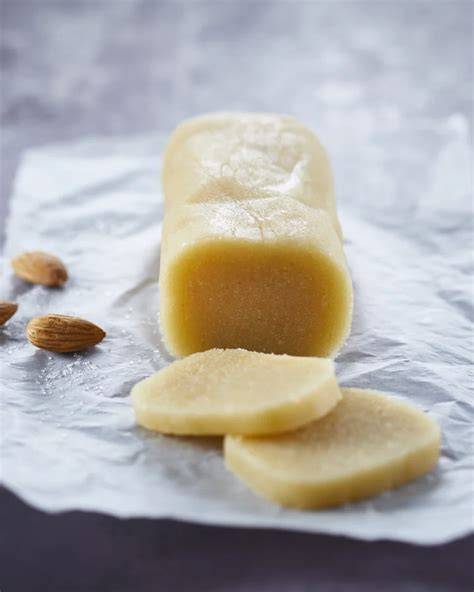 Bild: Selbstgemachtes Marzipan - von der Mischung zur Rolle