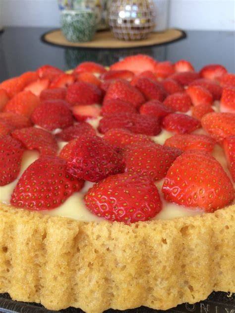Bild: Veganer Erdbeerkuchen mit Biskuitboden
