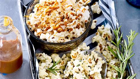 Bild: Verschiedene Popcorn-Varianten (Karamell, salzig, mit Kräutern)