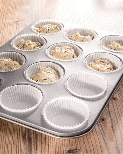 Bild: fertige Karotten-Schoko-Muffins mit tulpenförmigen Förmchen