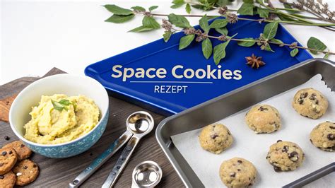 Bild: fertige Space Cookies auf einem Abkühlgestell