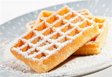 Bild: vegane Low-Carb-Waffeln auf einem Teller