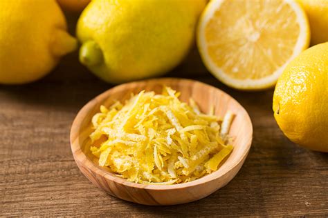 Bild Lemon-Mousse in Zitronenschalen