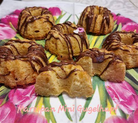 Bild von Mini Marzipan Schoko Gugelhupfen auf Teller