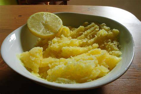 Bild von buntem Melonensorbet in Schälchen