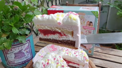 Bilder der Spring in eine Pfütze Torte, angeschnitten und als Ganzes