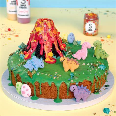 Bildidee: Dinolandschaft auf dem Kuchen mit Vulkan und Dino-Deko