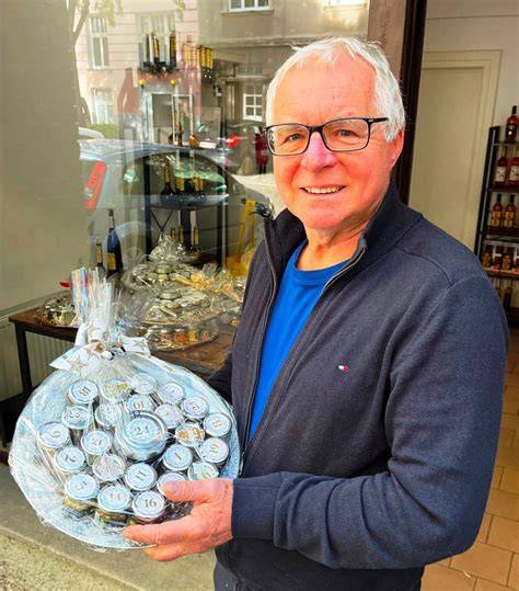 Bio-Honig Adventkalender als Tellerarrangement mit 24 Gläsern