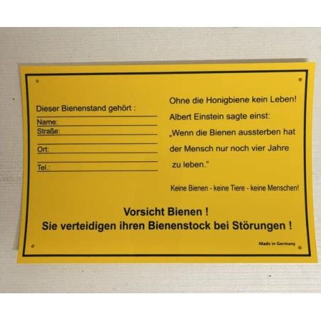 Bio-Imkereikontrolle - Prüfer inspiziert Bienenstand und Unterlagen