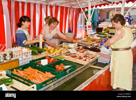 Bio-Wurst Sortiment auf dem Markt