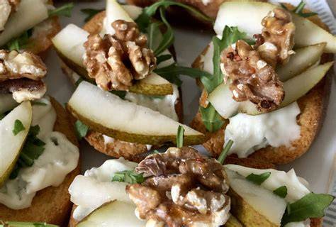 Birnenmarmelade mit Gorgonzola auf Crostini