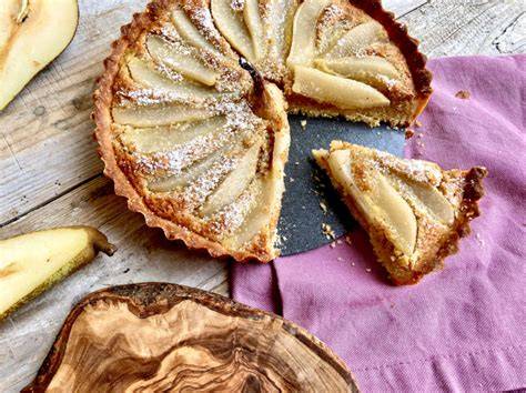 Birnentarte auf Dessertteller