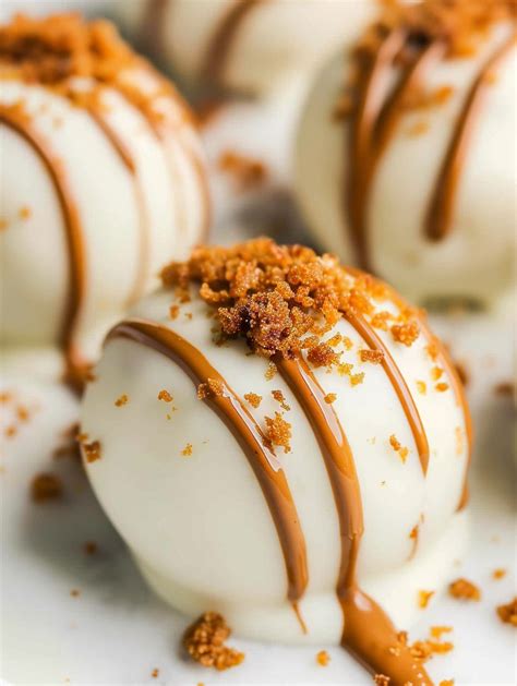 Biscoff Pralinen mit weißer Schokolade und Keksbröseln