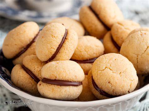 Biscotti, Cantuccini und Baci di Dama als italienisches Kekstableau