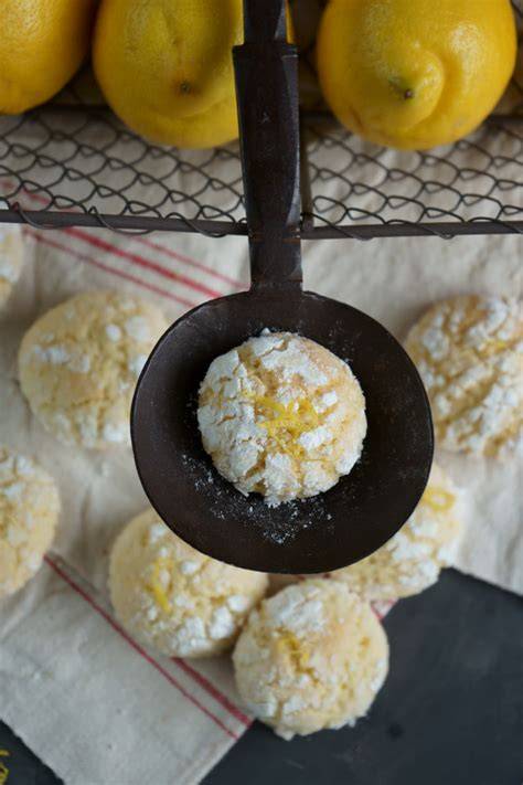 Biscotti al Limone mit Puderzucker