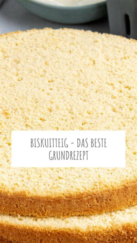 Biskuitboden aus dem Ofen, mit Holzstäbchen-Test