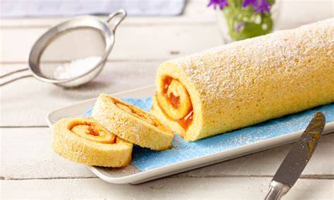 Biskuitroulade mit Marmelade-Füllung