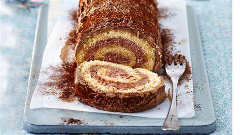 Biskuitroulade mit Schokoladencreme