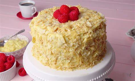 Blätterteig Torte mit hausgemachter Vanillecreme und Himbeeren