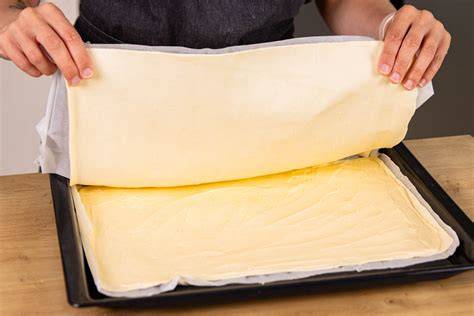 Blätterteig auf Backblech