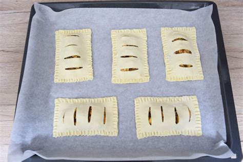 Blätterteigtaschen auf Backblech