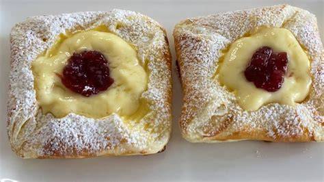 Blätterteigtaschen mit Vanillepudding und Mandarinen
