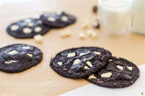 Black and White Cookies mit weißer Schokolade