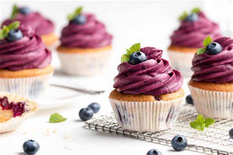 Blaubeer-Cupcakes mit Frischkäse-Frosting