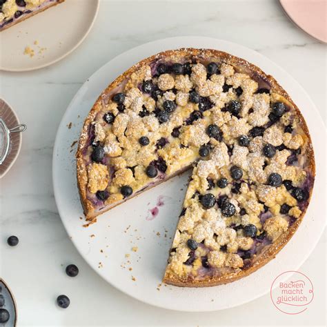 Blaubeer-Käsekuchen mit goldbraunen Streuseln