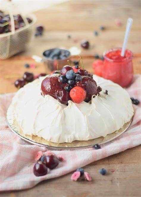 Blaubeer-Pavlova: luftiges Dessert zum Lamm