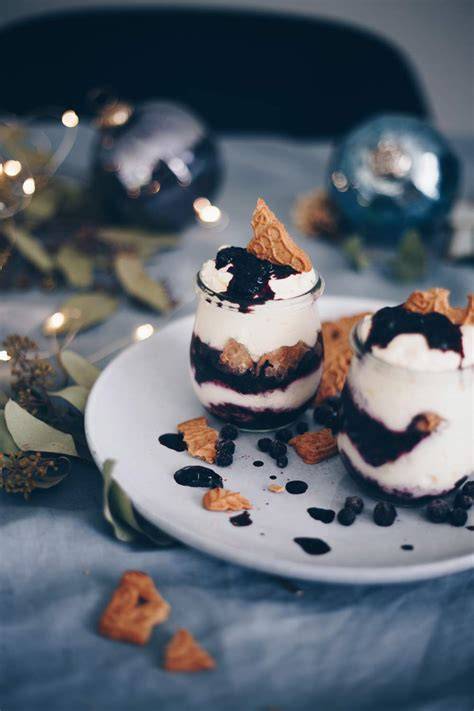 Blaubeer-Spekulatius-Tiramisu im Glas