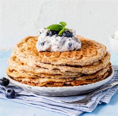 Blaubeerquark als Begleitung zu Waffeln