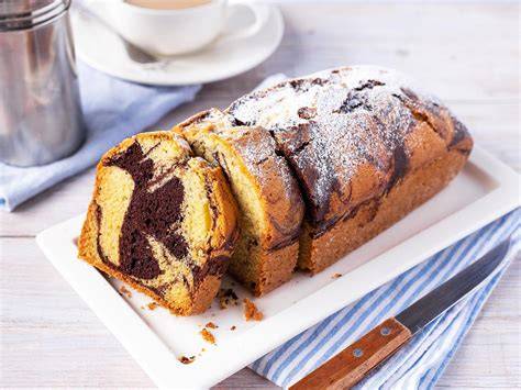 Blauer Marmorkuchen im Kastenkuchenformat