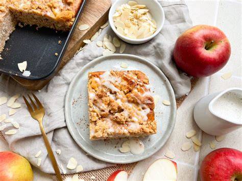 Blech mit verschiedenen Streusel-Toppings, nebeneinander gebacken