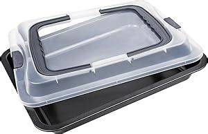 Blechkuchen auf Backblech, Portionierung in gleichmäßige Stücke, Messer, Transportbox