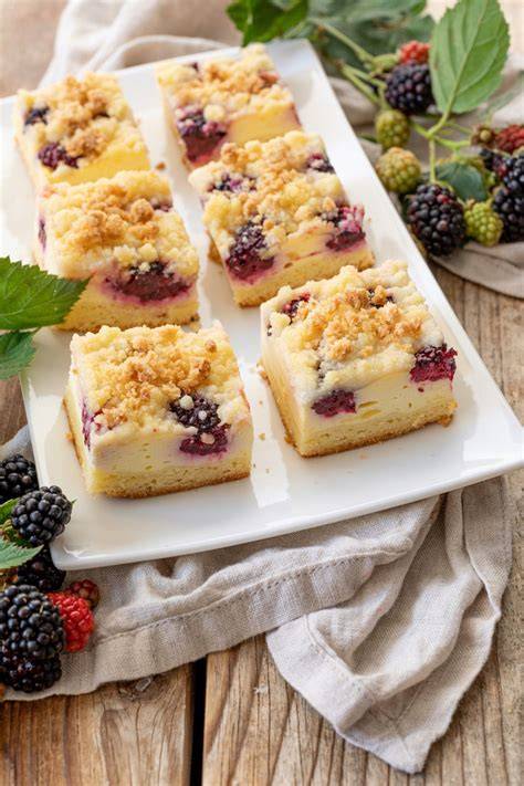 Blechkuchen mit Brombeeren