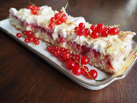 Blechkuchen mit Johannisbeeren