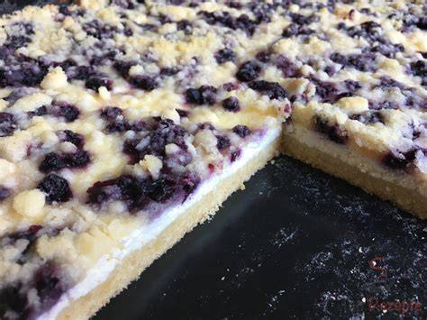 Blechkuchen mit Quark und Streuseln frisch gebacken