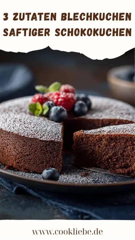Blechkuchen und Zutaten in einer modernen Küche