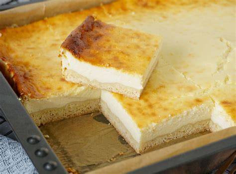 Blechkuchen und verschiedene Backformen